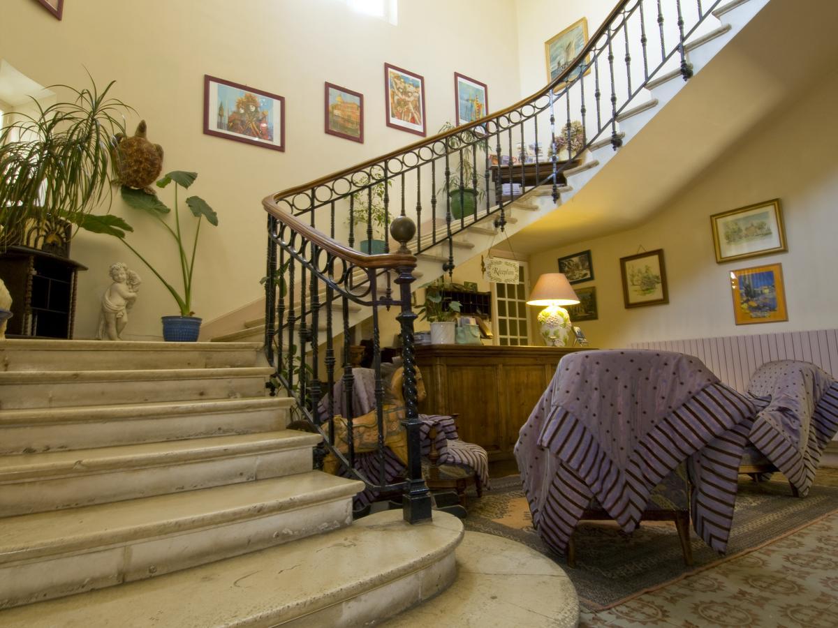 Le Mogador Chateau Du Martinet Violès Buitenkant foto